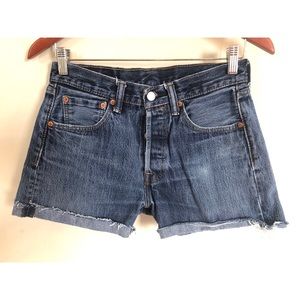 LEVI cut off shorts